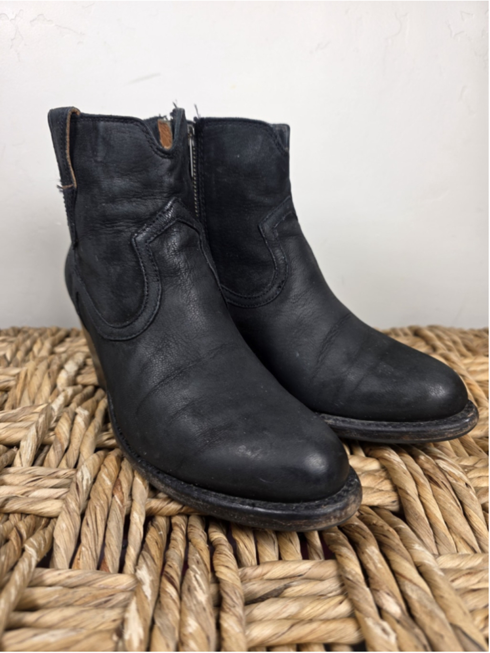 Frye Lillian Black Leather Western Ankle Boots Women’s 7B Side Zip Cowboy